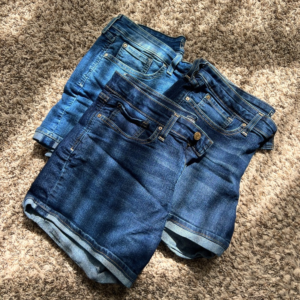 Levi’s Signature mid rise shorts